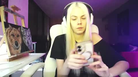 stage Kylie Sinner  brand CLITBAIT online show from September 24, 1:23 am