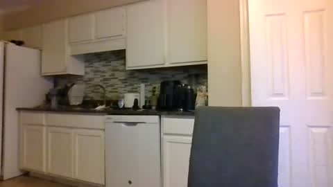 tinywithtiddies online show from December 5, 1:31 pm