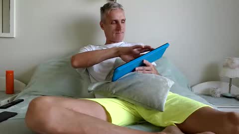 Daniel Bisexual uncut 20cm online show from September 27, 6:33 am