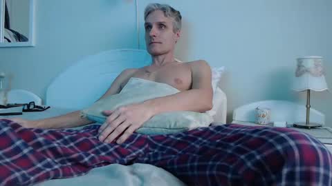 Daniel Bisexual uncut 20cm online show from March 1, 3:05 pm