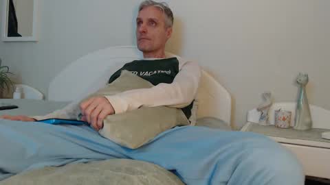 Daniel Bisexual uncut 20cm online show from January 26, 2:52 pm