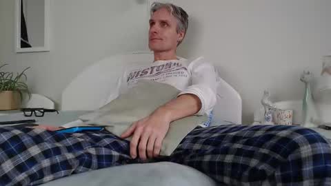 Daniel Bisexual uncut 20cm online show from December 26, 9:01 am