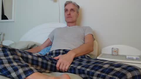 Daniel Bisexual uncut 20cm online show from February 15, 3:39 pm