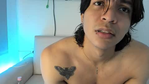 Snapshot of toji_lee chatting on October 19, 4:06 am toji lee online show from October 19, 4:06 am