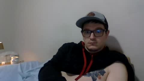 tom94420841 online show from July 5, 9:22 pm