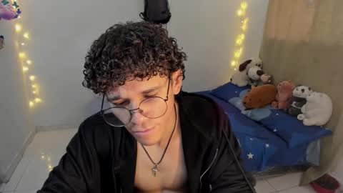 Tom Blue online show from December 16, 4:02 pm