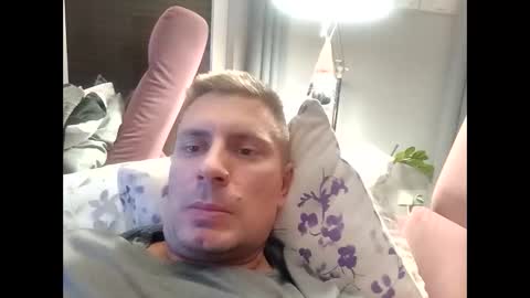 Snapshot of tom_horny84 chatting on December 9, 12:12 am tom_horny84 online show from December 9, 12:12 am
