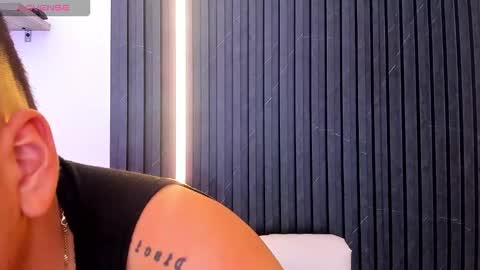 Tom muscle1 online show from October 18, 12:31 pm