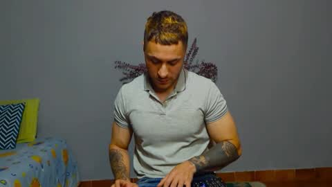 Snapshot of tomdavisxl chatting on October 13, 10:01 pm tomDavisXl online show from October 13, 10:01 pm