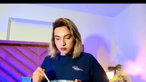 Snapshot of tomlondon_ chatting on September 16, 12:18 pm online show from September 16, 12:18 pm