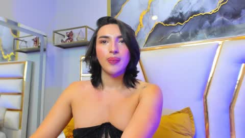 Snapshot of tomlondon_ chatting on March 5, 2:45 pm online show from March 5, 2:45 pm