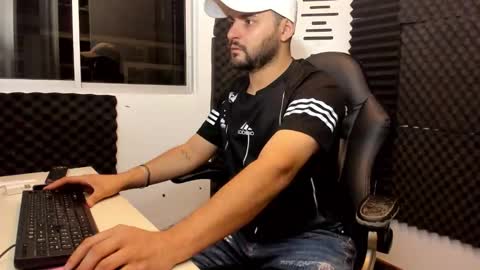 tommmycortez online show from November 1, 2:34 am