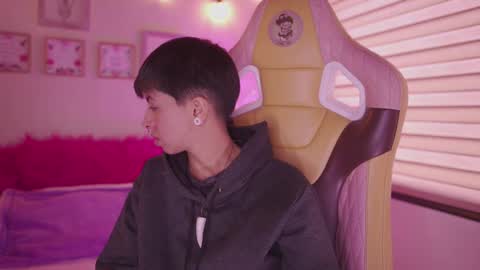 Blue  online show from February 3, 3:16 pm