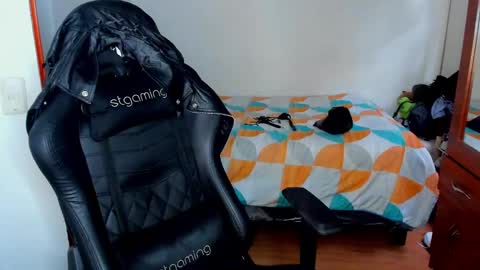 Twitter BreddTommy IG tommy bredd online show from March 4, 9:22 pm