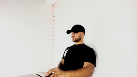 Snapshot of tommy_sccott chatting on September 13, 11:18 pm tommy_sccott online show from September 13, 11:18 pm
