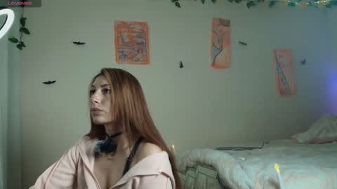 Snapshot of tomoe_b chatting on October 8, 8:53 am leyla online show from October 8, 8:53 am