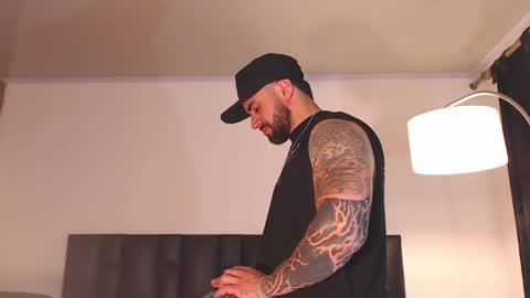 tony online show from April 7, 11:40 pm