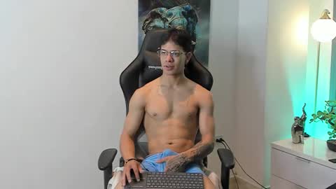 tony_petrov online show from November 6, 4:26 am