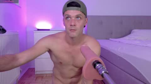 Snapshot of tonyleup chatting on October 4, 11:08 am Tony online show from October 4, 11:08 am