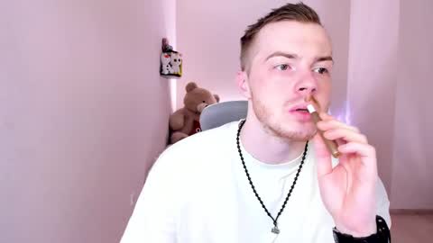 Snapshot of toohornyserj chatting on February 20, 10:48 pm toohornyserj online show from February 20, 10:48 pm