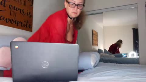 Snapshot of topfloortemptress chatting on September 18, 2:48 am Top Floor Temptress online show from September 18, 2:48 am