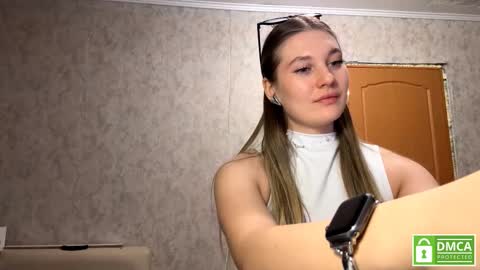 Anita online show from March 8, 5:06 pm