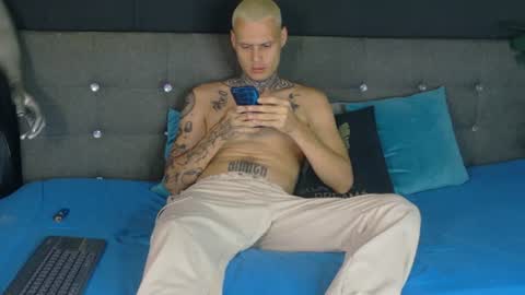 Stiven online show from July 3, 1:38 pm