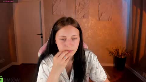 tracey_gill online show from June 16, 9:13 am