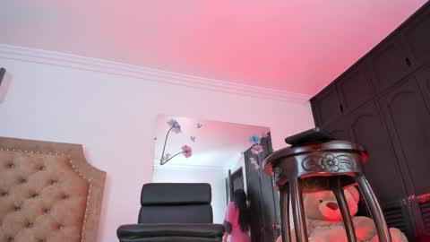 Juliana Giiraldo  online show from October 19, 8:24 pm