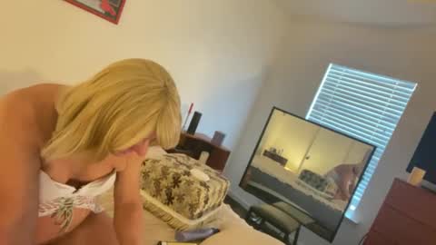 USA GURL online show from January 24, 9:04 pm