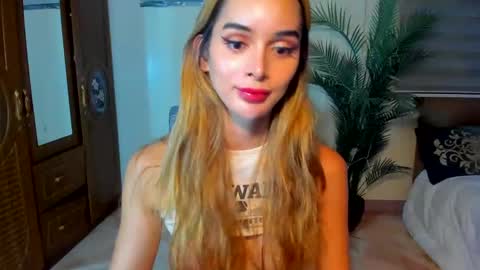 Snapshot of transdaizy19 chatting on December 25, 7:03 am Daisy online show from December 25, 7:03 am