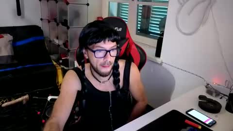 travanale online show from September 17, 8:18 am