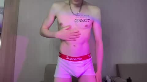 Travis online show from April 10, 7:35 am