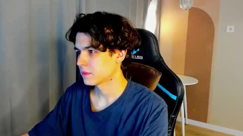 travisrivas online show from March 3, 3:24 am