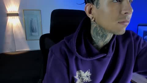 TRAV - INDEPENDENT MODEL online show from November 28, 6:54 am