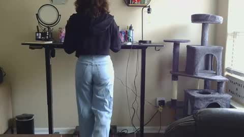 treadmillprincess online show from April 17, 8:00 pm