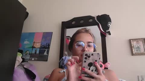 triana_bell online show from April 2, 4:14 pm