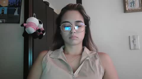triana_bell online show from May 29, 5:33 pm