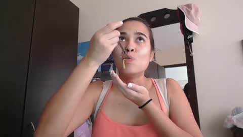 triana_bell online show from February 19, 6:29 pm