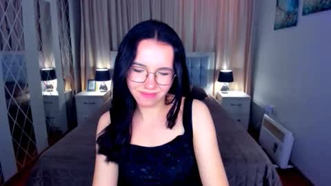 TriciaDaisy online show from May 4, 2:45 pm