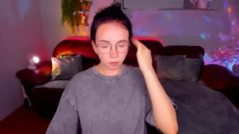 TriciaDaisy online show from June 15, 9:34 am