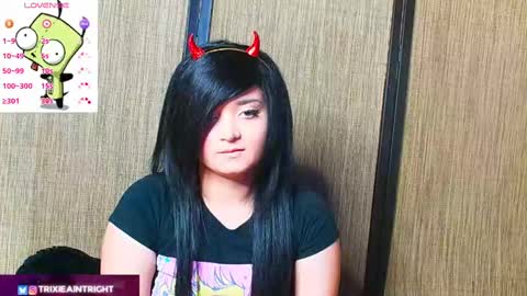 Snapshot of trixiedoescamcam chatting on October 4, 10:07 pm trixiedoescamcam online show from October 4, 10:07 pm