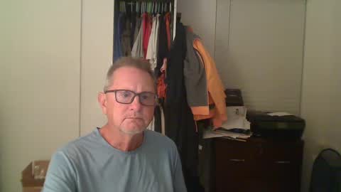 Snapshot of troffer1020 chatting on December 3, 12:19 am Troffer online show from December 3, 12:19 am