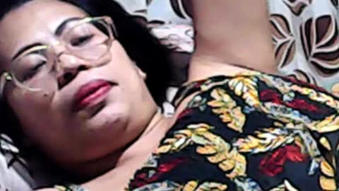 Snapshot of truefilipinabeauty chatting on October 21, 11:37 am emily online show from October 21, 11:37 am