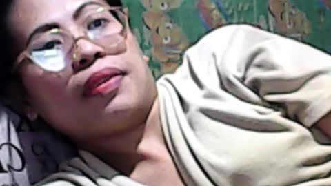 Snapshot of truefilipinabeauty chatting on October 11, 12:21 pm emily online show from October 11, 12:21 pm