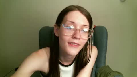 Snapshot of ts_librarian chatting on September 22, 3:21 am Elisabeth online show from September 22, 3:21 am