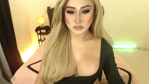 Snapshot of tshugescock chatting on February 23, 8:22 pm SEDUCTIVEmistresCUMS online show from February 23, 8:22 pm