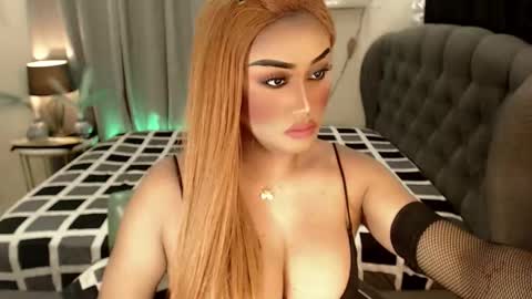 Snapshot of tshugescock chatting on October 2, 11:25 pm SEDUCTIVEmistresCUMS online show from October 2, 11:25 pm