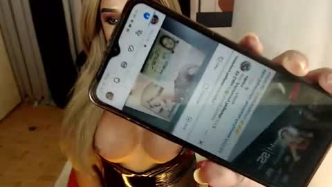 Snapshot of tshugescock chatting on January 24, 3:45 pm SEDUCTIVEmistresCUMS online show from January 24, 3:45 pm