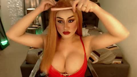 Snapshot of tshugescock chatting on October 30, 12:33 am SEDUCTIVEmistresCUMS online show from October 30, 12:33 am